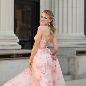 Meet your Posher, Elli